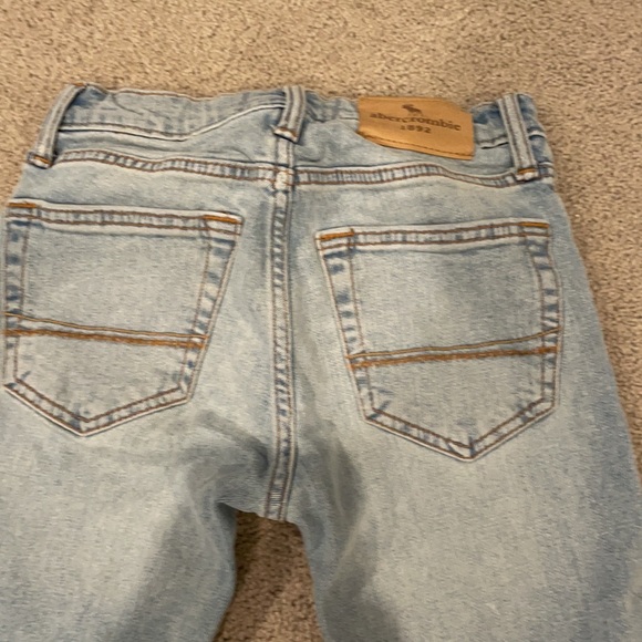 Boys Abercrombie kids boot cut blue jeans. Size 9-10 - Picture 3 of 6